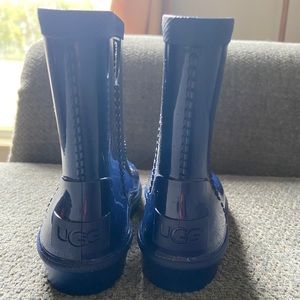 Toddler UGG rain boots.